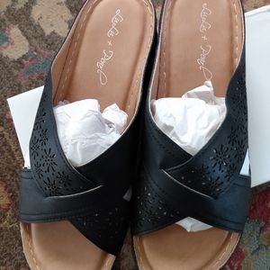 Lulu & Pearl Women's Sandals